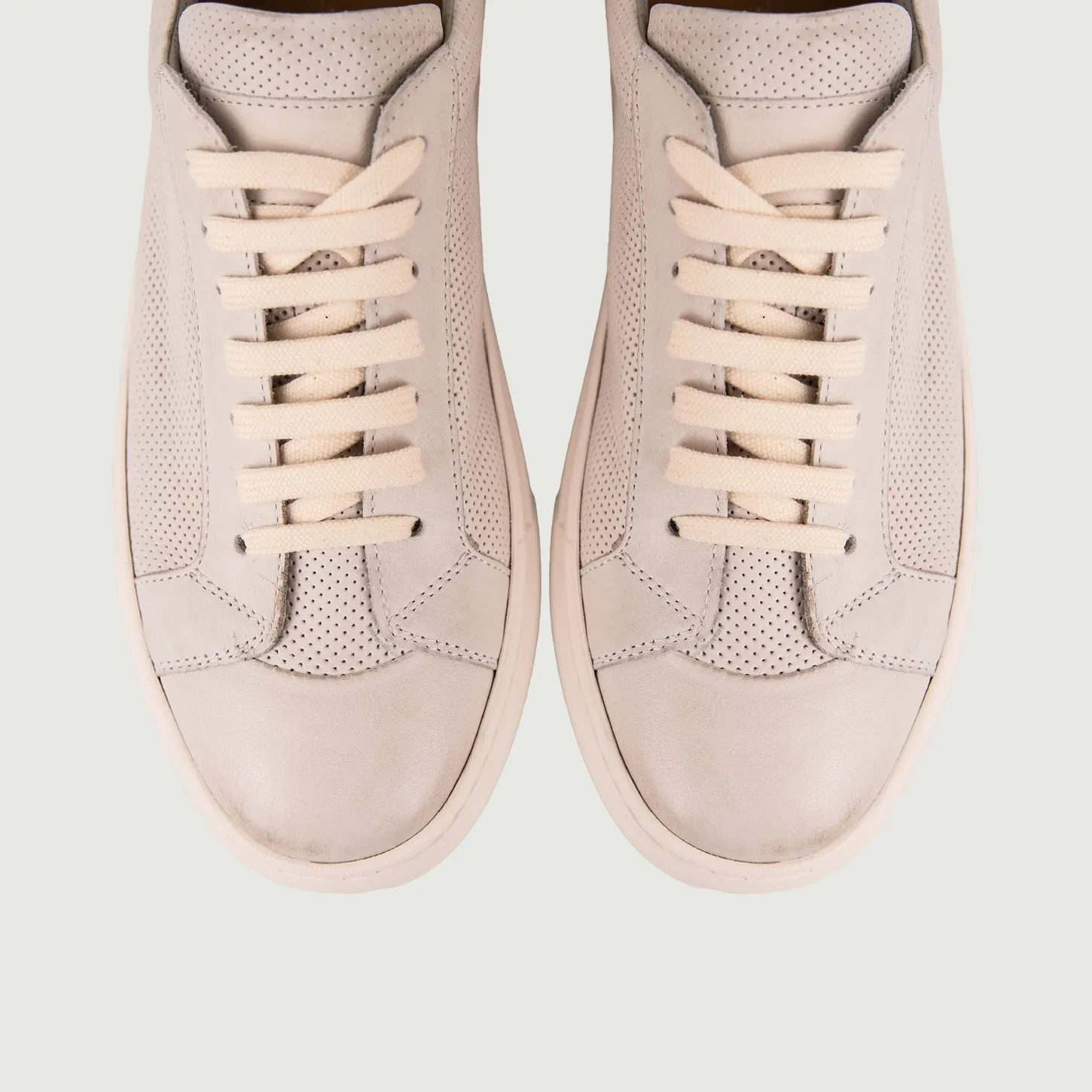 SNEAKER in pelle traforata beige effetto vintage